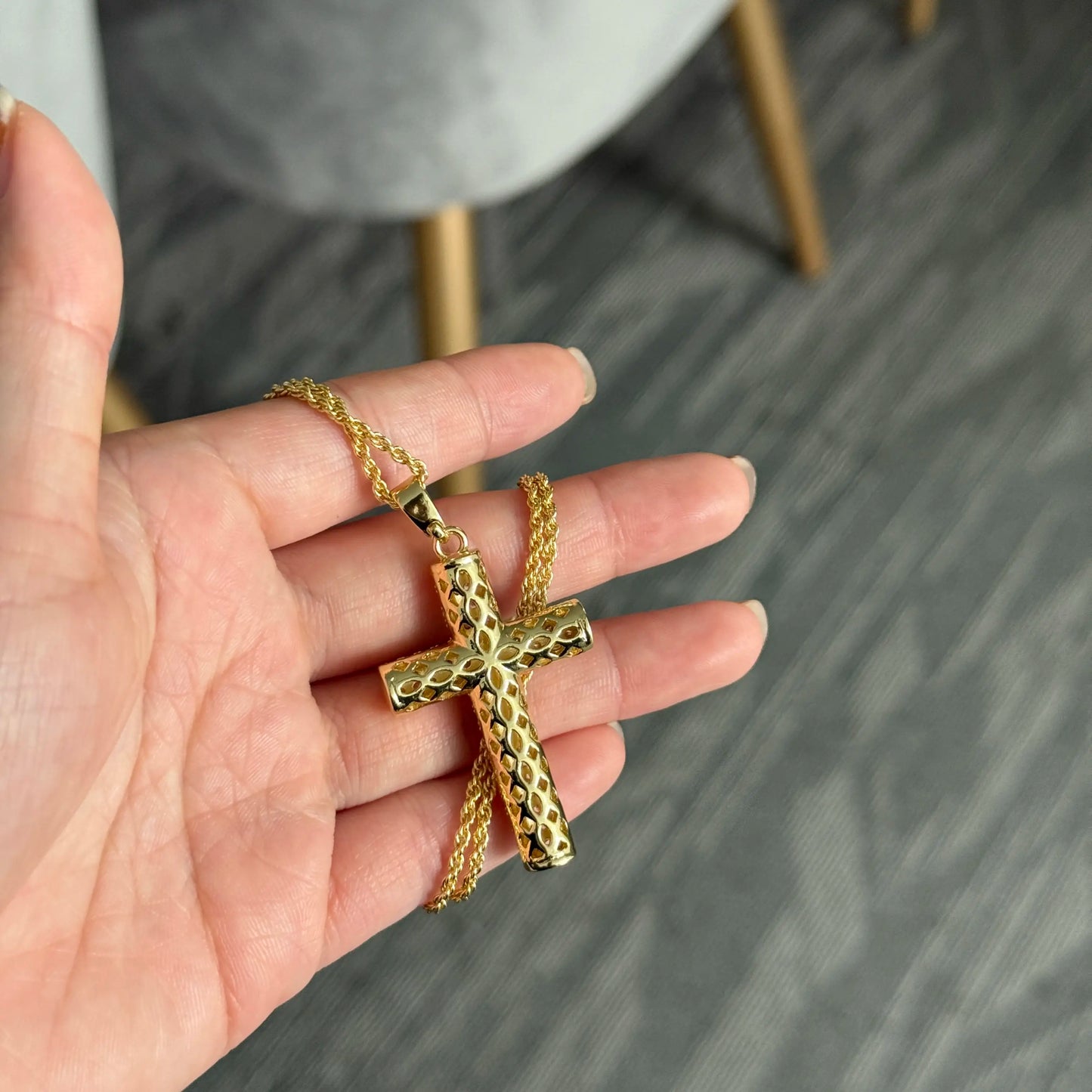 Cross Necklace Christian Religious Jewelry Gift - Symbolic Faith & Spirituality Pendant for Gifting