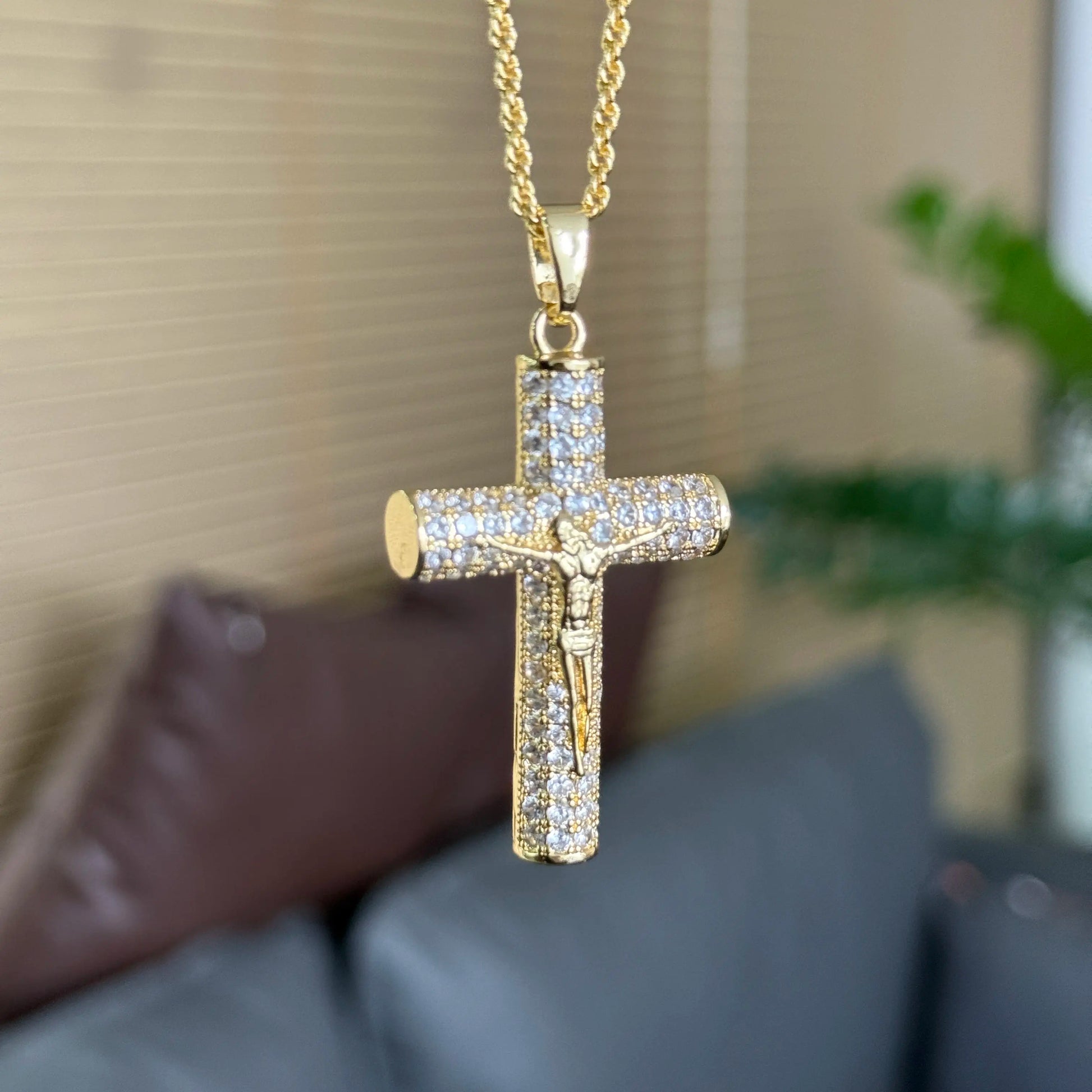 Cross Necklace Christian Religious Jewelry Gift - Symbolic Faith & Spirituality Pendant for Gifting